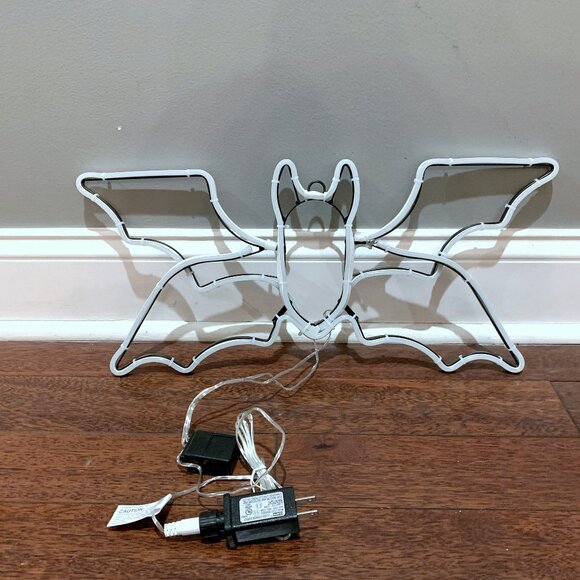 Hyde & Eek! Animated BAT Faux Neon LED Halloween Motion Light Sign NEW 2022 - Picture 5 of 6